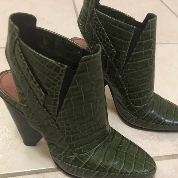 Authentic Derick Lam Classic Shoes - Picture 2 of 6